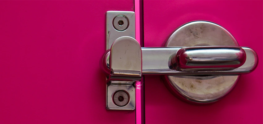 Childproof Gate Lock in Oak Lawn, Illinois