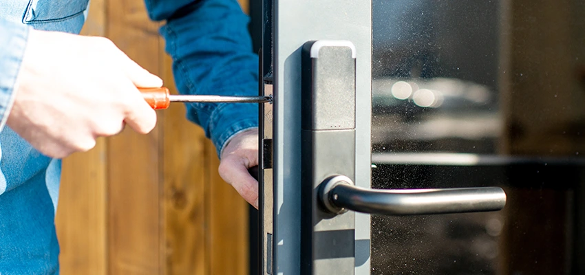 Aluminium Door Lock Replacement in Oak Lawn, Illinois