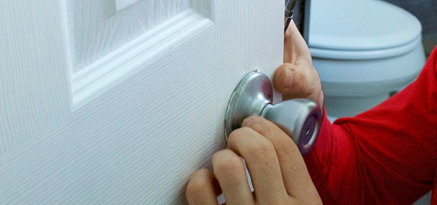 Vintage Door Knob Replacement in Oak Lawn, IL